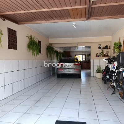Casa com 90m², 3 quartos (sendo 1 suíte), 2 garagens, no bairro Universitário em Biguaçu