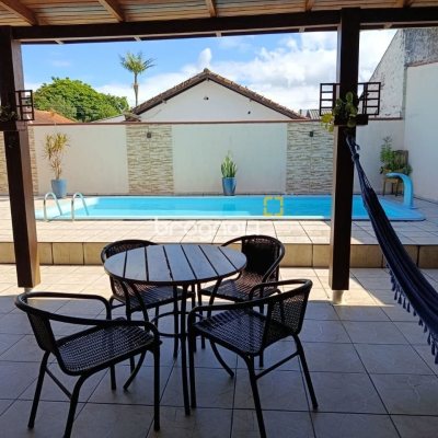 Casa com 90m², 3 quartos (sendo 1 suíte), 2 garagens, no bairro Universitário em Biguaçu