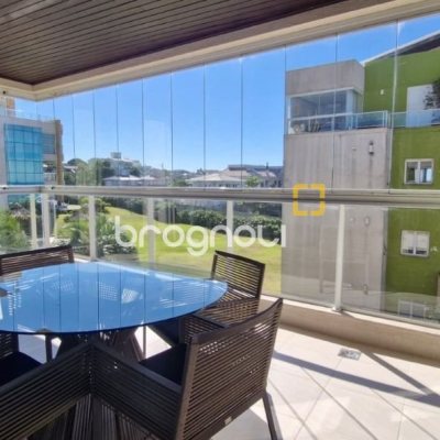Apartamento com 165m², 3 quartos (sendo 3 suítes), 2 garagens, no bairro Santinho em Florianópolis