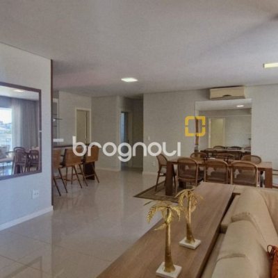 Apartamento com 165m², 3 quartos (sendo 3 suítes), 2 garagens, no bairro Santinho em Florianópolis