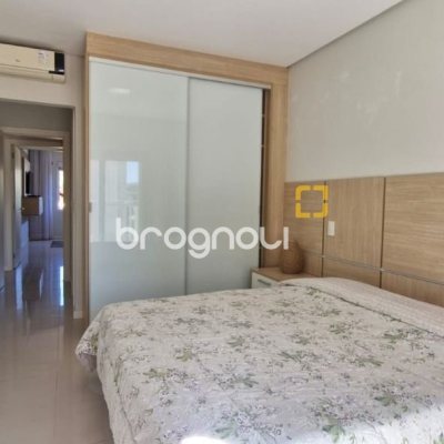 Apartamento com 165m², 3 quartos (sendo 3 suítes), 2 garagens, no bairro Santinho em Florianópolis