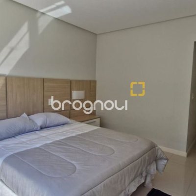 Apartamento com 165m², 3 quartos (sendo 3 suítes), 2 garagens, no bairro Santinho em Florianópolis