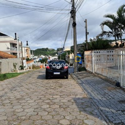 Apartamento com 50m², 2 quartos (sendo 1 suíte), 1 garagem, no bairro Ingleses em Florianópolis