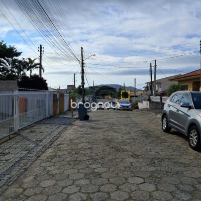 Apartamento com 50m², 2 quartos (sendo 1 suíte), 1 garagem, no bairro Ingleses em Florianópolis