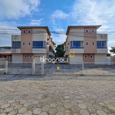 Apartamento com 50m², 2 quartos (sendo 1 suíte), 1 garagem, no bairro Ingleses em Florianópolis