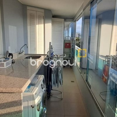 Apartamento com 83m², 2 quartos (sendo 2 suítes), 1 garagem, no bairro Jurerê Internacional em Florianópolis