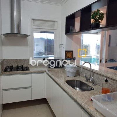 Apartamento com 83m², 2 quartos (sendo 2 suítes), 1 garagem, no bairro Jurerê Internacional em Florianópolis