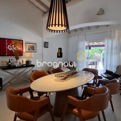 Casa com 412m², 6 quartos (sendo 6 suítes), 4 garagens, no bairro Ponta das Canas em Florianópolis