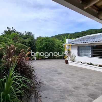Casa com 412m², 6 quartos (sendo 6 suítes), 4 garagens, no bairro Ponta das Canas em Florianópolis