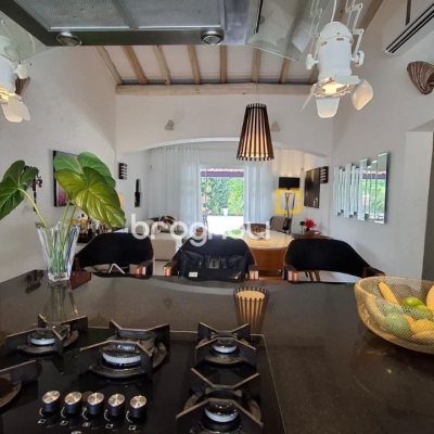Casa com 412m², 6 quartos (sendo 6 suítes), 4 garagens, no bairro Ponta das Canas em Florianópolis