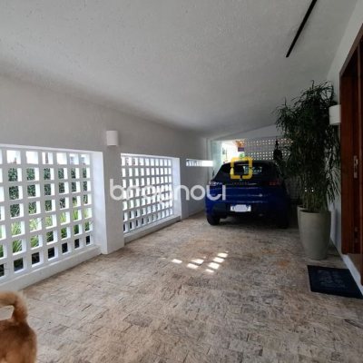 Casa com 412m², 6 quartos (sendo 6 suítes), 4 garagens, no bairro Ponta das Canas em Florianópolis