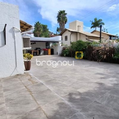 Casa com 412m², 6 quartos (sendo 6 suítes), 4 garagens, no bairro Ponta das Canas em Florianópolis