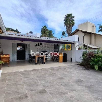 Casa com 412m², 6 quartos (sendo 6 suítes), 4 garagens, no bairro Ponta das Canas em Florianópolis