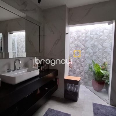 Casa com 412m², 6 quartos (sendo 6 suítes), 4 garagens, no bairro Ponta das Canas em Florianópolis