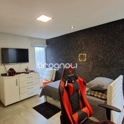 Casa com 412m², 6 quartos (sendo 6 suítes), 4 garagens, no bairro Ponta das Canas em Florianópolis