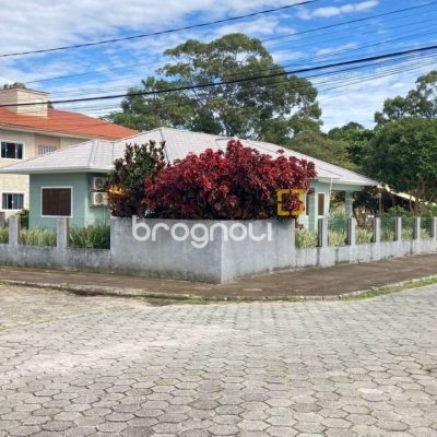 Casa com 130m², 3 quartos (sendo 1 suíte), 2 garagens, no bairro Campeche em Florianópolis