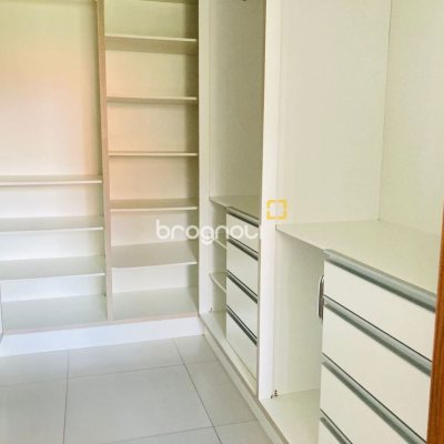 Casa com 130m², 3 quartos (sendo 1 suíte), 2 garagens, no bairro Campeche em Florianópolis