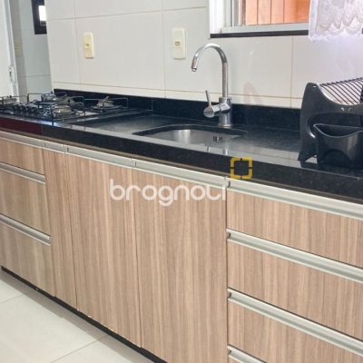 Casa com 130m², 3 quartos (sendo 1 suíte), 2 garagens, no bairro Campeche em Florianópolis