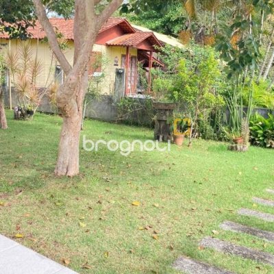 Casa com 130m², 3 quartos (sendo 1 suíte), 2 garagens, no bairro Campeche em Florianópolis