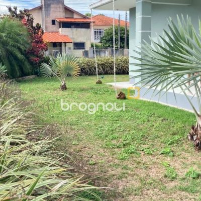 Casa com 130m², 3 quartos (sendo 1 suíte), 2 garagens, no bairro Campeche em Florianópolis