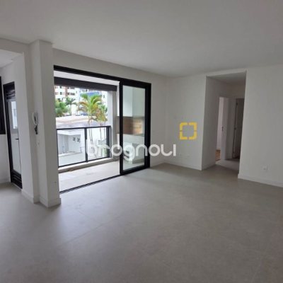 Apartamento com 73m², 2 quartos (sendo 1 suíte), 1 garagem, no bairro Centro em Florianópolis
