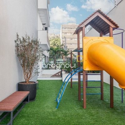 Apartamento com 73m², 2 quartos (sendo 1 suíte), 1 garagem, no bairro Centro em Florianópolis