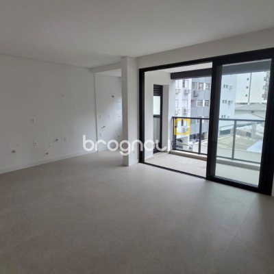 Apartamento com 73m², 2 quartos (sendo 1 suíte), 1 garagem, no bairro Centro em Florianópolis