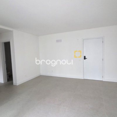 Apartamento com 73m², 2 quartos (sendo 1 suíte), 1 garagem, no bairro Centro em Florianópolis