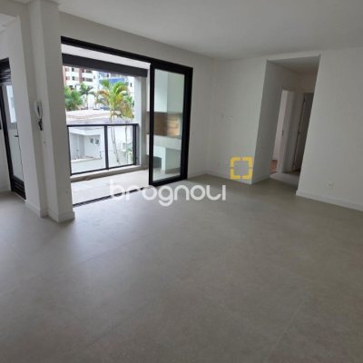 Apartamento com 73m², 2 quartos (sendo 1 suíte), 1 garagem, no bairro Centro em Florianópolis