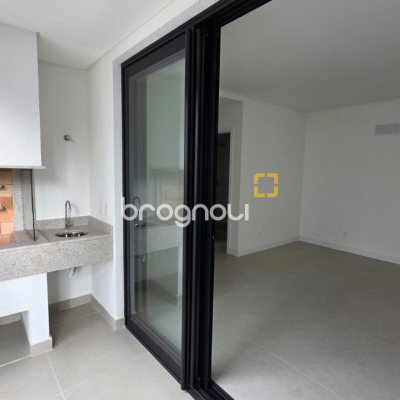 Apartamento com 73m², 2 quartos (sendo 1 suíte), 1 garagem, no bairro Centro em Florianópolis