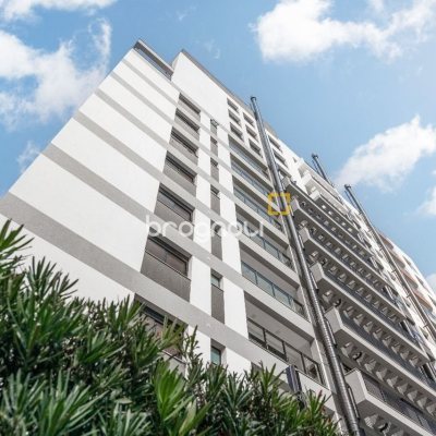 Apartamento com 73m², 2 quartos (sendo 1 suíte), 1 garagem, no bairro Centro em Florianópolis