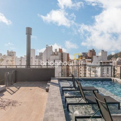 Apartamento com 73m², 2 quartos (sendo 1 suíte), 1 garagem, no bairro Centro em Florianópolis