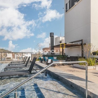 Apartamento com 73m², 2 quartos (sendo 1 suíte), 1 garagem, no bairro Centro em Florianópolis
