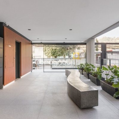 Apartamento com 73m², 2 quartos (sendo 1 suíte), 1 garagem, no bairro Centro em Florianópolis