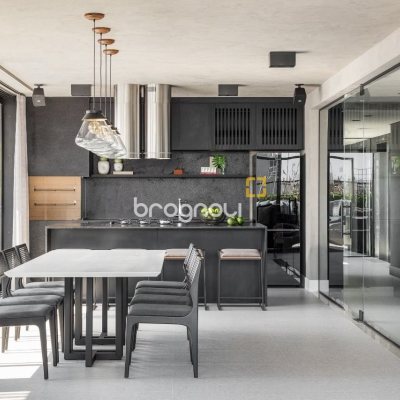 Apartamento com 73m², 2 quartos (sendo 1 suíte), 1 garagem, no bairro Centro em Florianópolis
