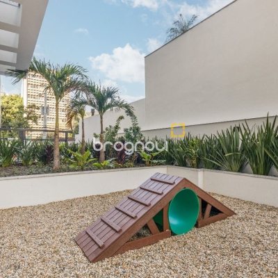 Apartamento com 73m², 2 quartos (sendo 1 suíte), 1 garagem, no bairro Centro em Florianópolis
