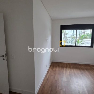 Apartamento com 73m², 2 quartos (sendo 1 suíte), 1 garagem, no bairro Centro em Florianópolis