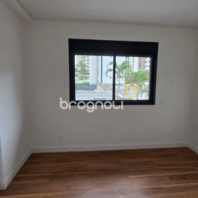Apartamento com 73m², 2 quartos (sendo 1 suíte), 1 garagem, no bairro Centro em Florianópolis