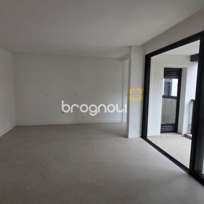 Apartamento com 73m², 2 quartos (sendo 1 suíte), 1 garagem, no bairro Centro em Florianópolis