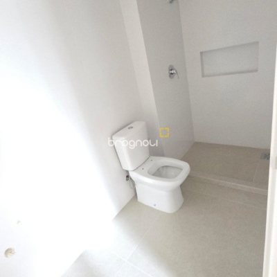 Apartamento com 73m², 2 quartos (sendo 1 suíte), 1 garagem, no bairro Centro em Florianópolis