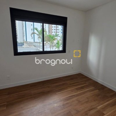 Apartamento com 73m², 2 quartos (sendo 1 suíte), 1 garagem, no bairro Centro em Florianópolis