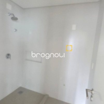 Apartamento com 73m², 2 quartos (sendo 1 suíte), 1 garagem, no bairro Centro em Florianópolis