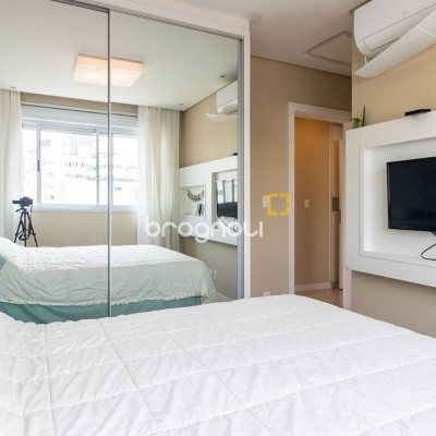 Apartamento com 85m², 3 quartos (sendo 1 suíte), 2 garagens, no bairro Estreito em Florianópolis