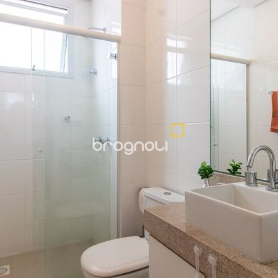 Apartamento com 85m², 3 quartos (sendo 1 suíte), 2 garagens, no bairro Estreito em Florianópolis