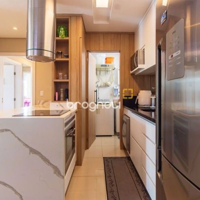 Apartamento com 85m², 3 quartos (sendo 1 suíte), 2 garagens, no bairro Estreito em Florianópolis
