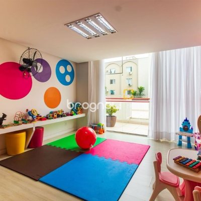 Apartamento com 85m², 3 quartos (sendo 1 suíte), 2 garagens, no bairro Estreito em Florianópolis