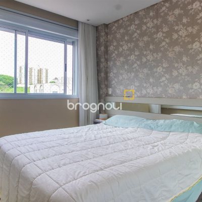 Apartamento com 85m², 3 quartos (sendo 1 suíte), 2 garagens, no bairro Estreito em Florianópolis