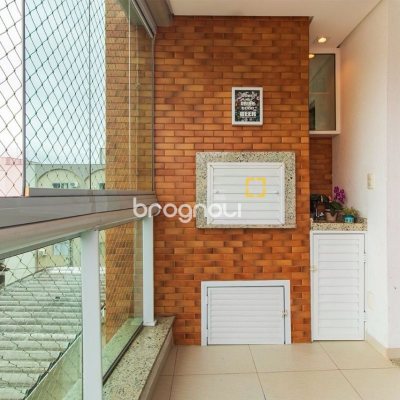 Apartamento com 85m², 3 quartos (sendo 1 suíte), 2 garagens, no bairro Estreito em Florianópolis
