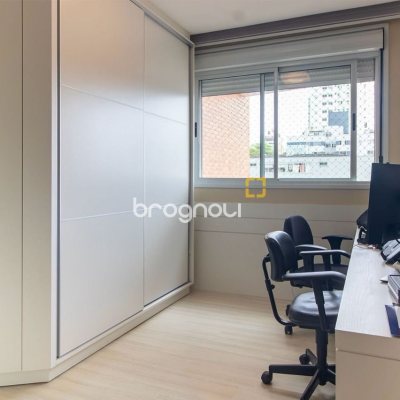 Apartamento com 85m², 3 quartos (sendo 1 suíte), 2 garagens, no bairro Estreito em Florianópolis