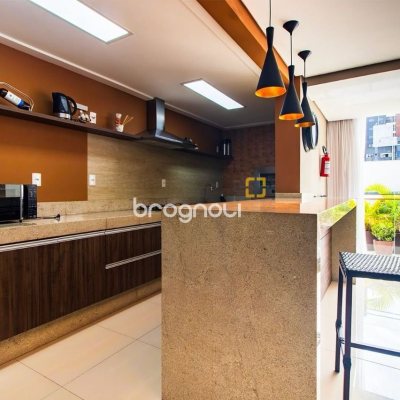 Apartamento com 85m², 3 quartos (sendo 1 suíte), 2 garagens, no bairro Estreito em Florianópolis